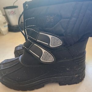 Snow boots